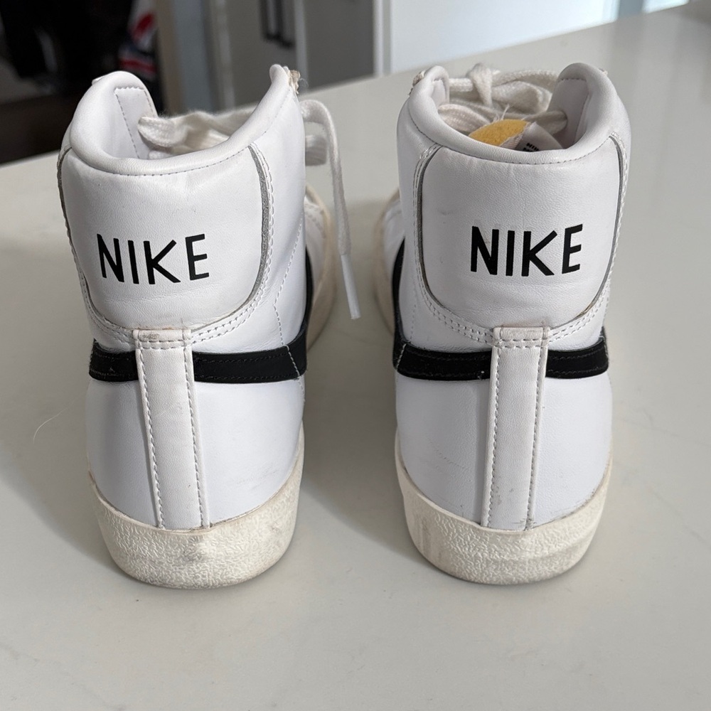 Nike Women’s Blazer Mid 77 White and Black Sneakers size 9 - Picture 6 of 6
